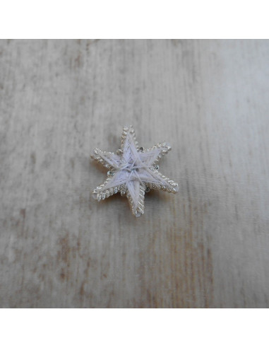 Embroidered star in silver string length